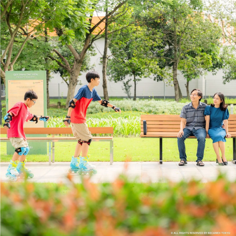 Cuối Tuần Trên Thảm Cỏ Xanh Mướt Tại Midori Park The Nest